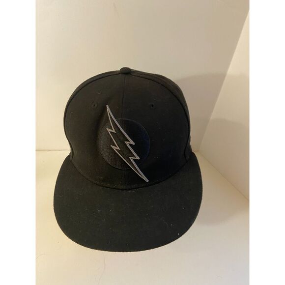 DC Comics Lighting Bolt Black Cap Hat 9 Fifty - Picture 1 of 4